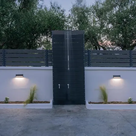 Royal View - Private Pool & Hot Tub Romirion