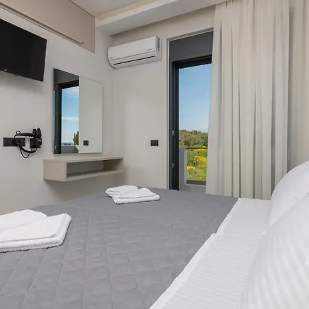 Royal View - Private Pool & Hot Tub Villa Romirion