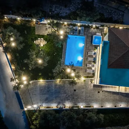 Royal View - Private Pool & Hot Tub Romirion