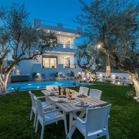 Villa Royal View - Private Pool & Hot Tub Romirion