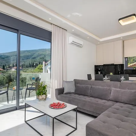 Villa Royal View - Private Pool & Hot Tub Romirion