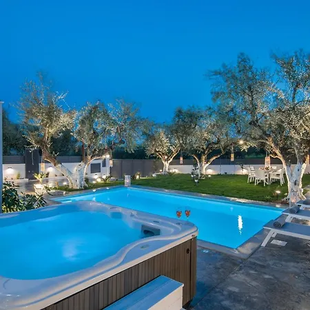 Villa Royal View - Private Pool & Hot Tub *