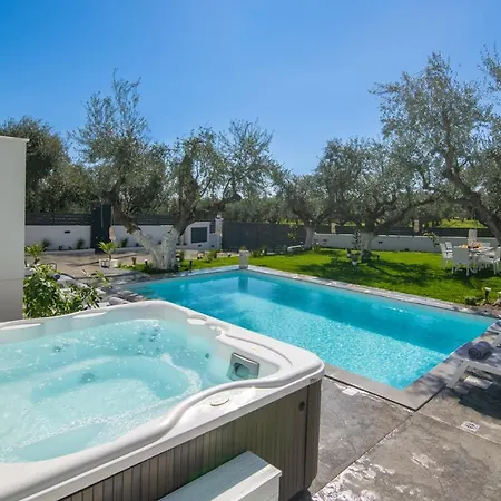 Royal View - Private Pool & Hot Tub Romirion