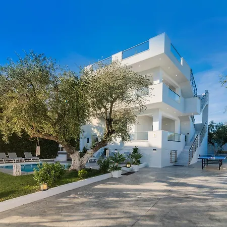 Villa Royal View - Private Pool & Hot Tub Romirion