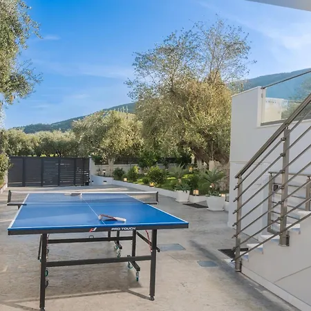 Royal View - Private Pool & Hot Tub Romirion