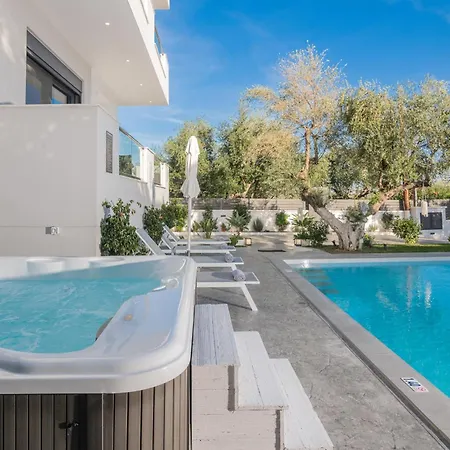 Villa Royal View - Private Pool & Hot Tub Romirion