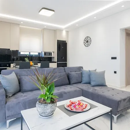 Royal View - Private Pool & Hot Tub 别墅 Romírion